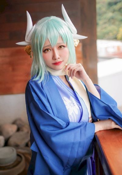 装有自慰器的自行车女演员_HD高清完整版