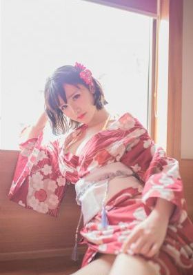 日本一边捏胸一边亲吻_蓝光电视剧在线观看